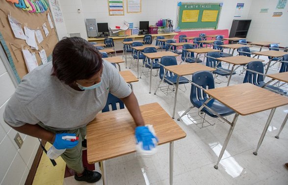 تعقيم الفصول الدراسية